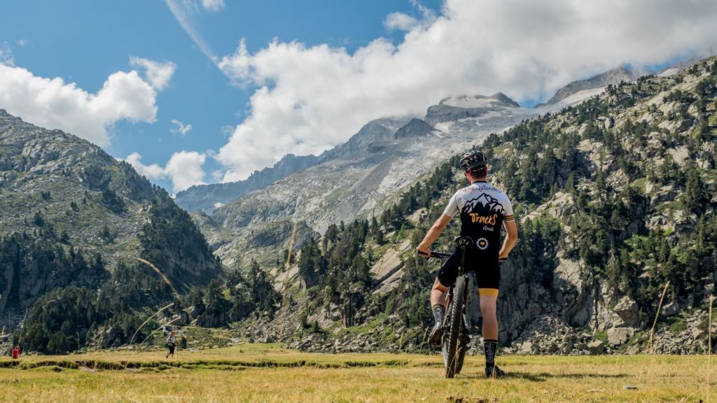 Paisajes del Pirineo de la ruta Tracks Aneto - viaje en bici Bikefriendly