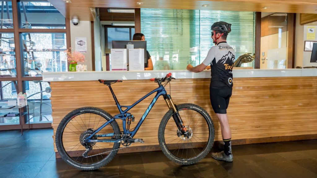 Jornada ciclista: en la recepción de un hotel Bikefriendly