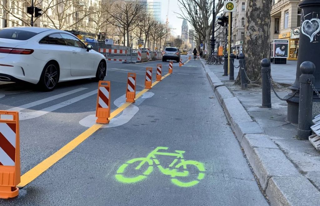 Medidas urgentes de movilidad activa en la ciudad - carril bici temporal
