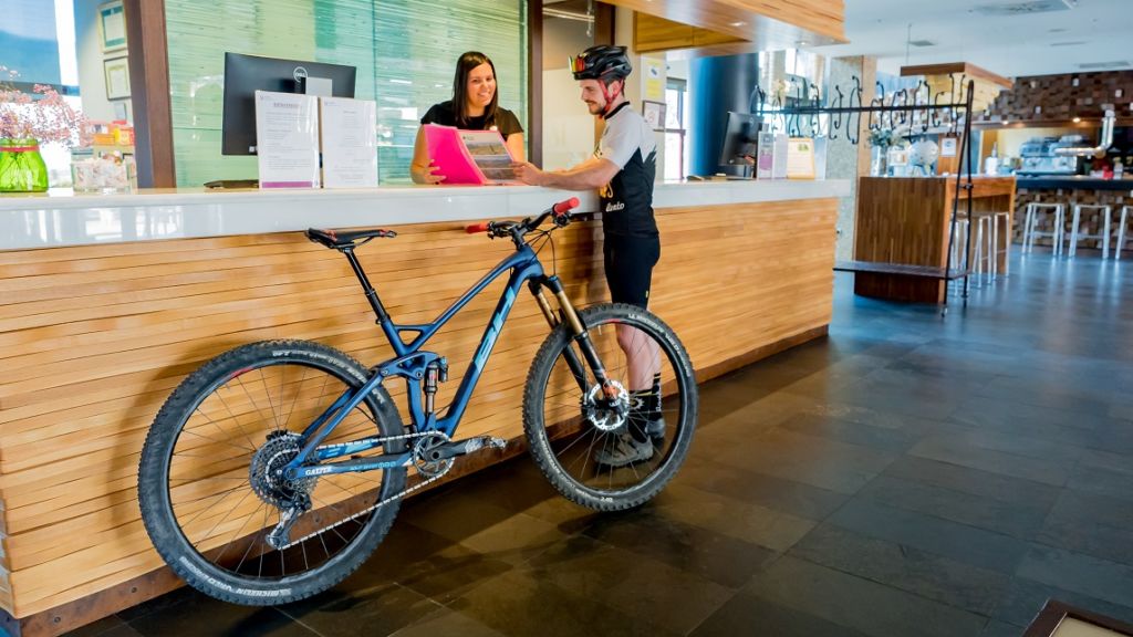 Recepción hotel Bikefriendly