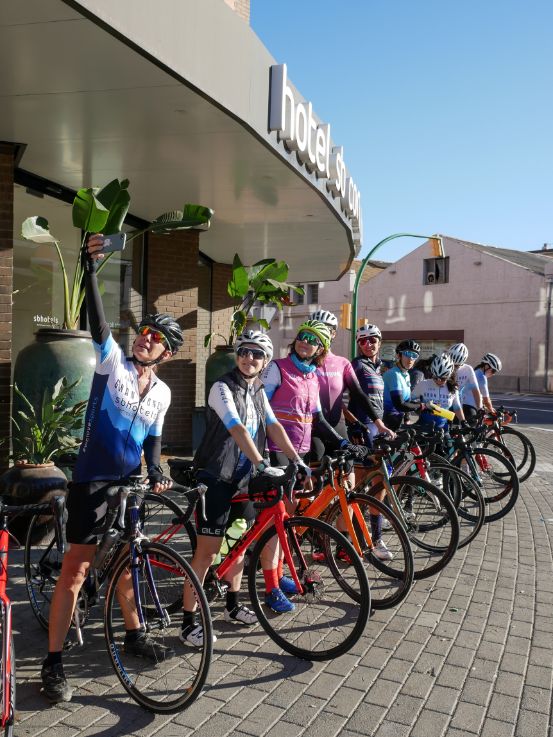 Women Mediterranean Stage - grupo de mujeres en bici
