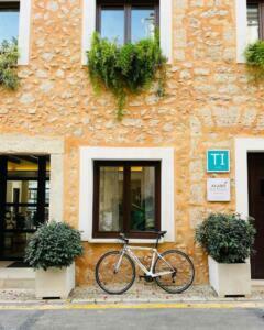 Lee más sobre el artículo Ciclismo y turismo de interior desde el idílico pueblo de Alaró, en Mallorca