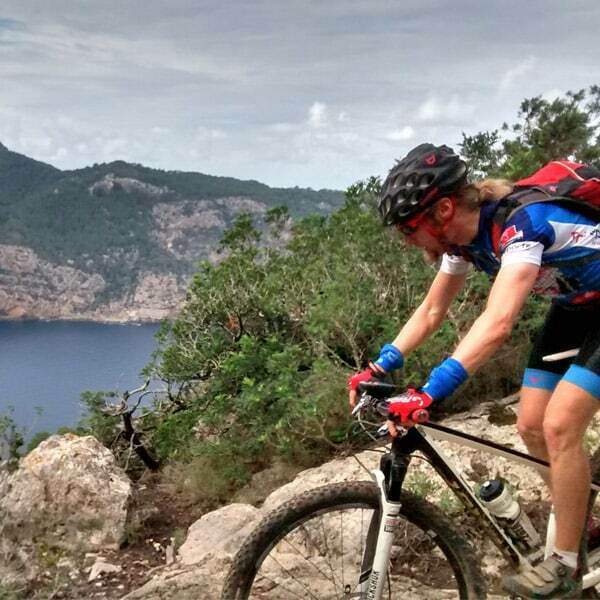 Lee más sobre el artículo Tracks de Ibiza y Formentera: la ruta ciclista definitiva para conocer las Pitiusas en BTT